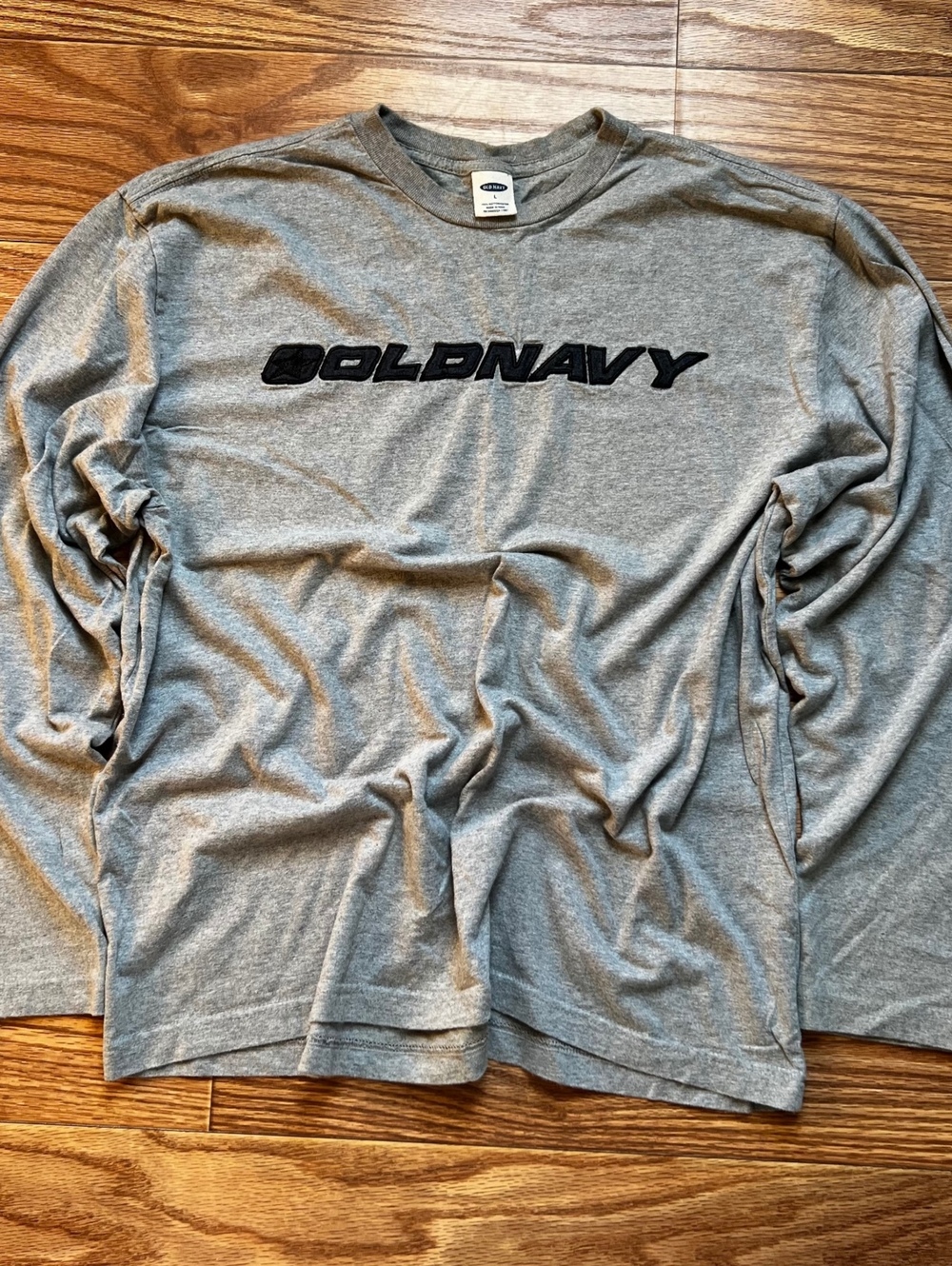 streetwear Old Navy grey long sleeve logo tee